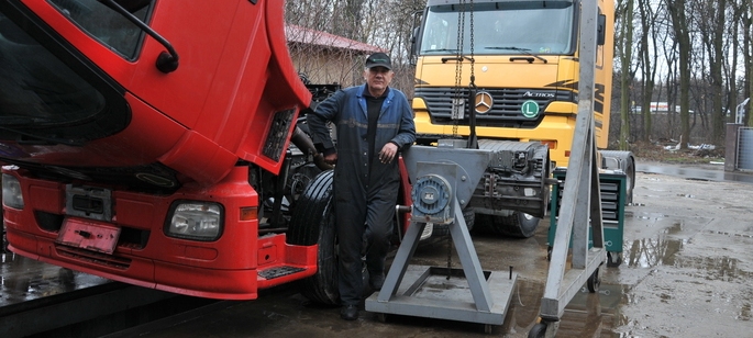 mercedes-actros-mechanic
